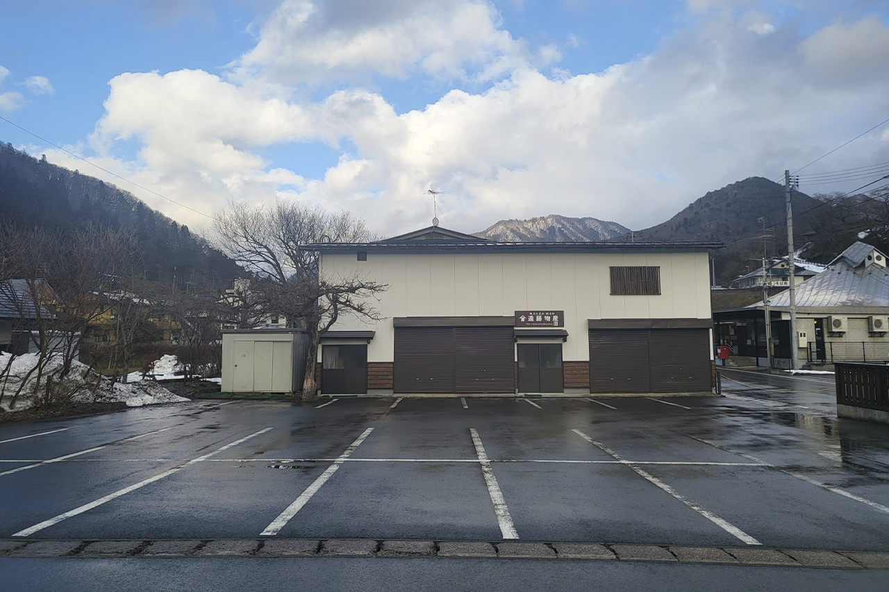 遠藤物産・駐車場